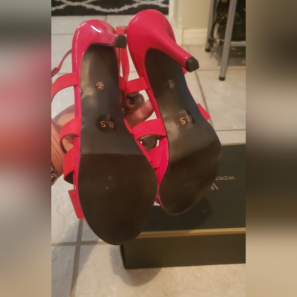 Sandals - Picture 2 of 4